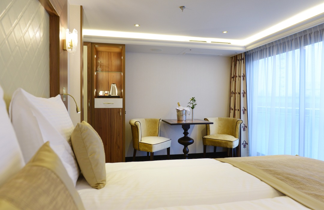 Deluxe Suite (Diamond Deck)
